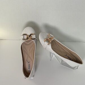 Victoria K White Quilted Ballet Flats with Gold Chain Hardware
